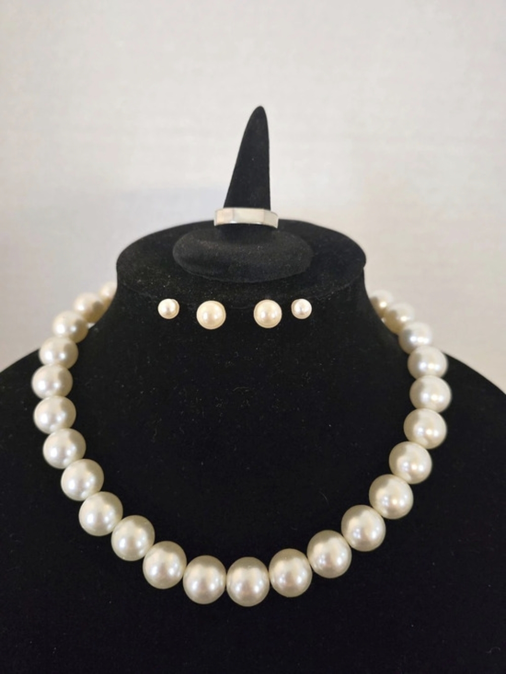 Pearl Necklace & Earrings Set